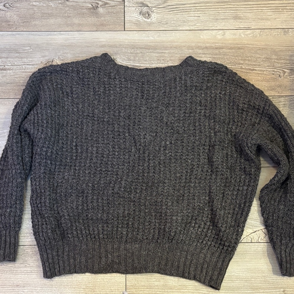 American Eagle Outfitters Charcoal V-Neck Sweater - Picture 4 of 4